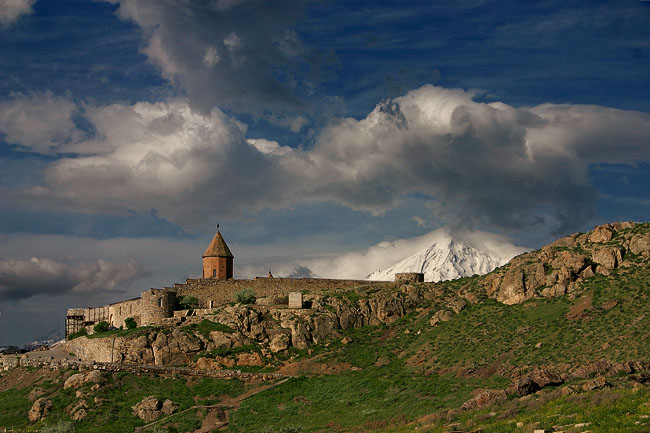 © Suren Manvelyan - Облака над Xор Вирапом