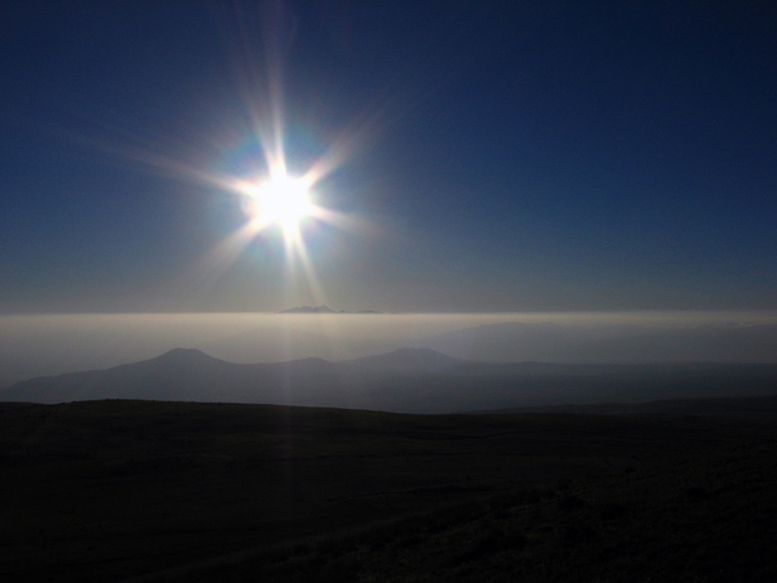 © Sevan Iritsyan - Vse gori na odnoy linii