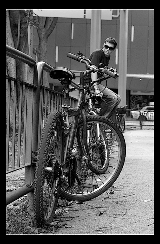 © Lusine Nerkararyan - Waiting cyclist