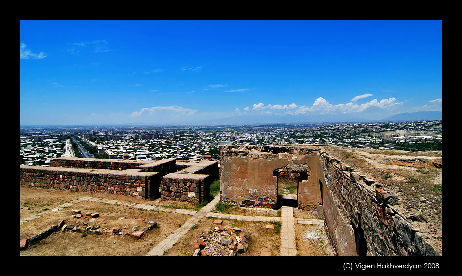 © Vigen Hakhverdyan - Old and new Yerevan