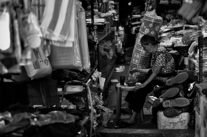 © Keith Ng - Lunch in shop, Hong Kong